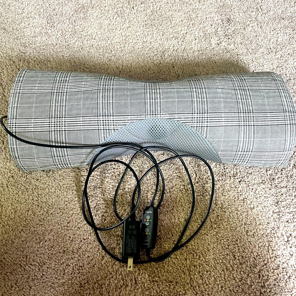 Vibrating and heating neck pillow